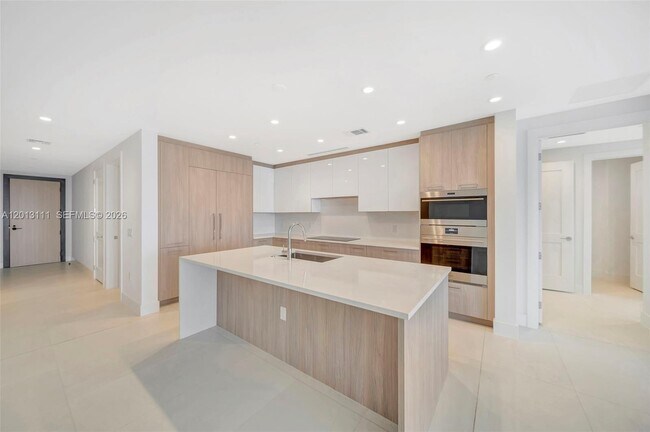 Building Photo - 153 N Seabreeze Blvd