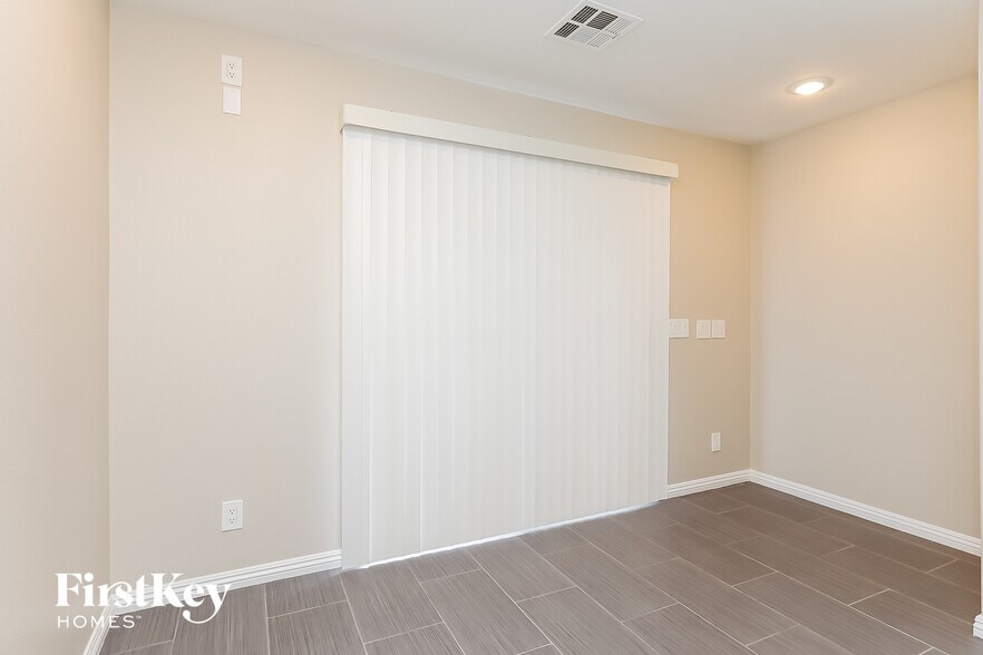 Building Photo - 9964 S Trailing Vine St