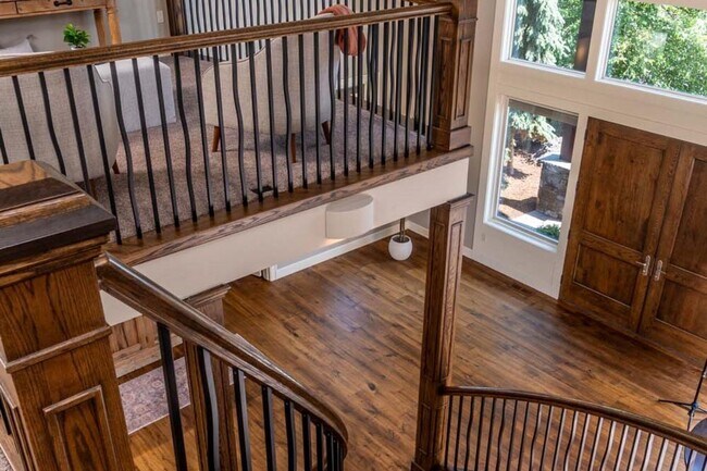 Building Photo - Stunning Tumalo Estate-6 Bed - 7.5 Bath ov...