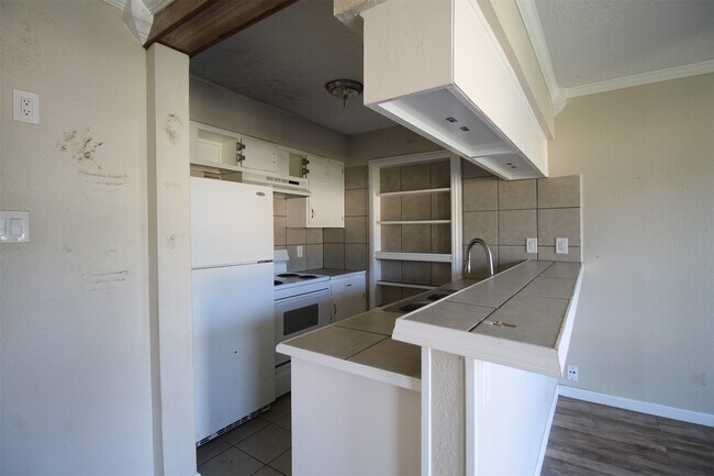 Building Photo - 219 W F St