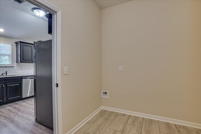 Building Photo - 5286 Copse Dr