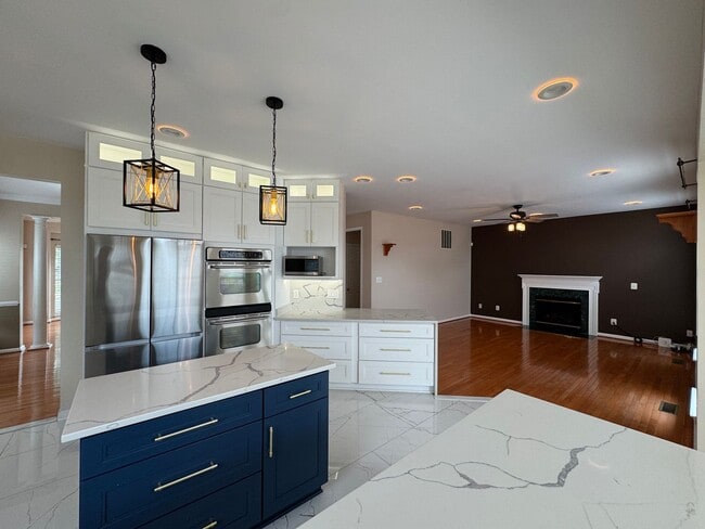 Building Photo - Stunning  4 Bed 3 Bath Home With Spacious ...