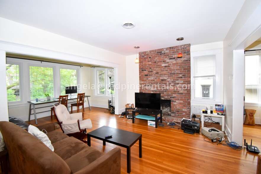Building Photo - 5728 Solway St