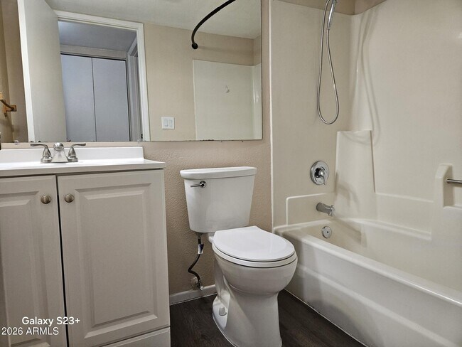 Building Photo - 461 W Holmes Ave