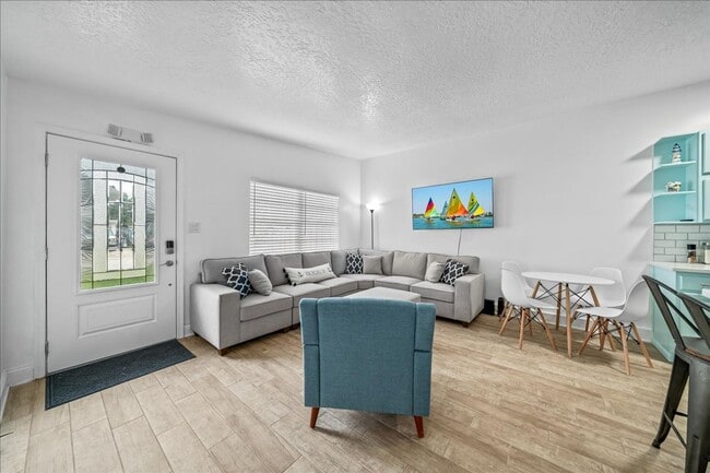 Building Photo - Beautiful Fully-Furnished 2BR/2BA Coastal Retreat in Cape Canaveral