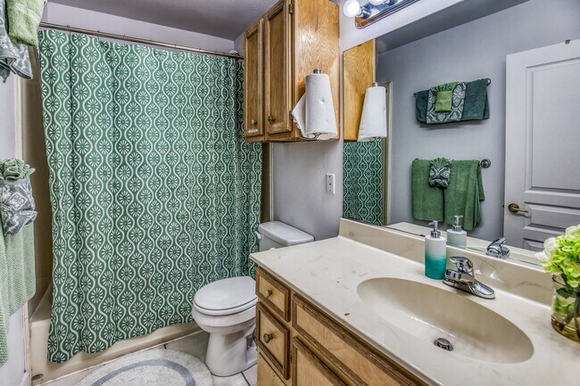 Building Photo - 112 E Alamo St