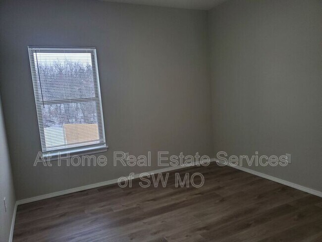 Building Photo - 624 S Southgate Dr
