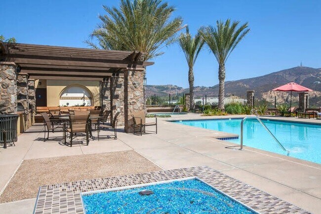 Building Photo - Luxury Townhome in Solaire/Old Creek Ranch...