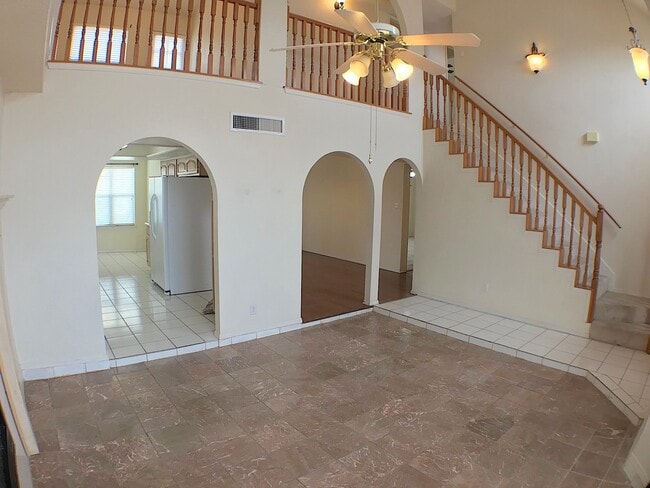 Building Photo - Northeast El Paso 3 Bed Refrig A/C