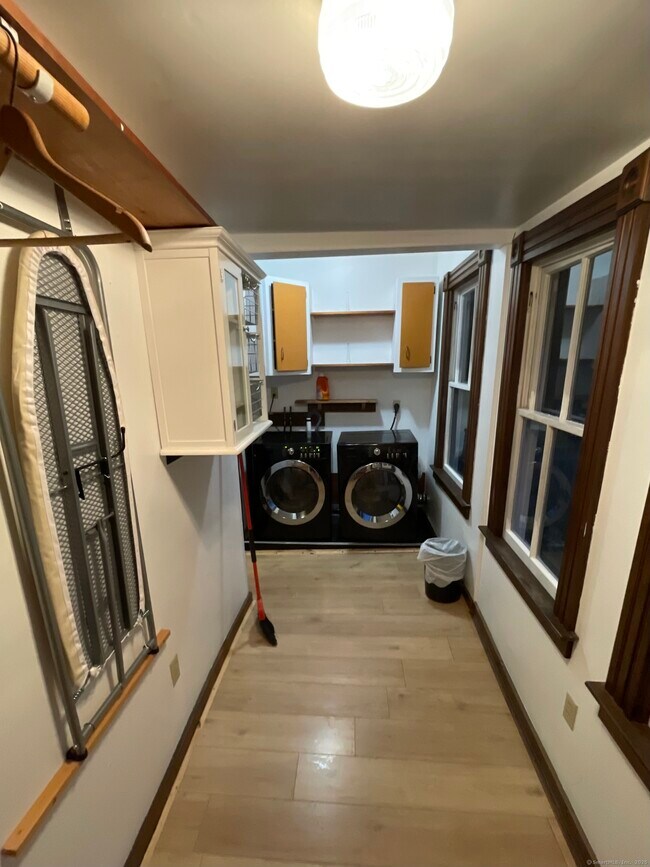 Building Photo - 39 Pearl St