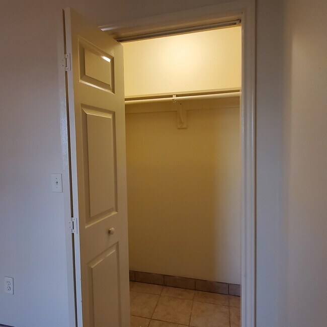 Building Photo - 1007 Emerald Valley Dr