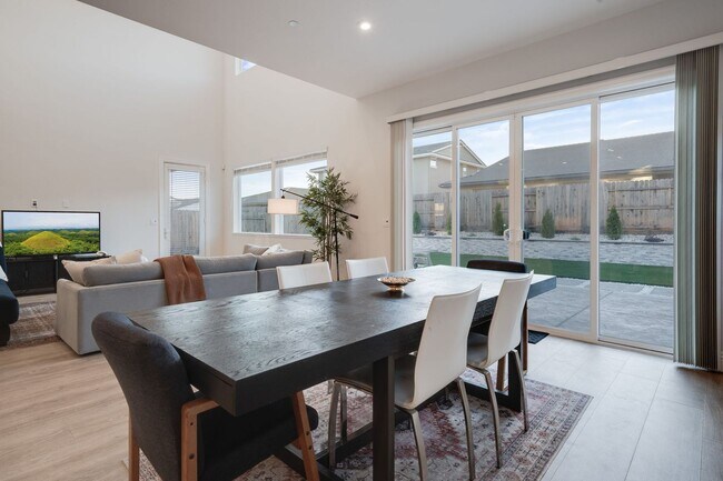 Building Photo - Luxury 4 Bedroom Home in Gated El Dorado Hills Community!