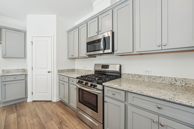 Building Photo - 633 Groover St