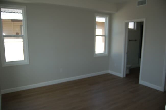 Building Photo - 425 W Duarte Rd