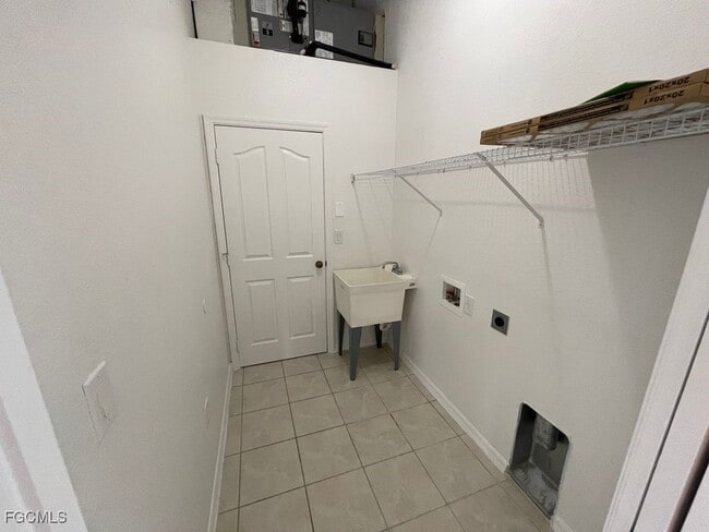 Building Photo - 1601 Flora Ave S