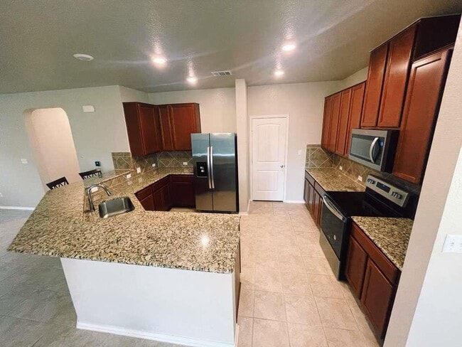 Building Photo - 321 Parrot Tulip View