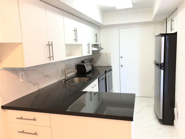 Building Photo - 18021 Biscayne Blvd