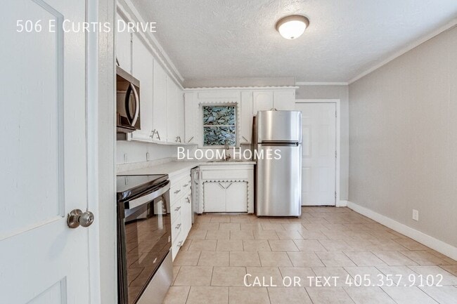 Building Photo - 506 E Curtis Dr