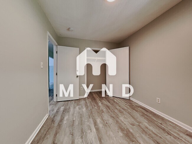 Building Photo - 1600 Poole Rd Unit G