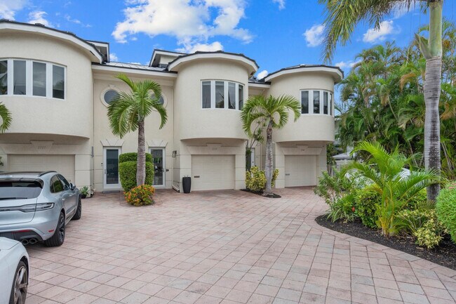 Building Photo - 2739 NE 15th St