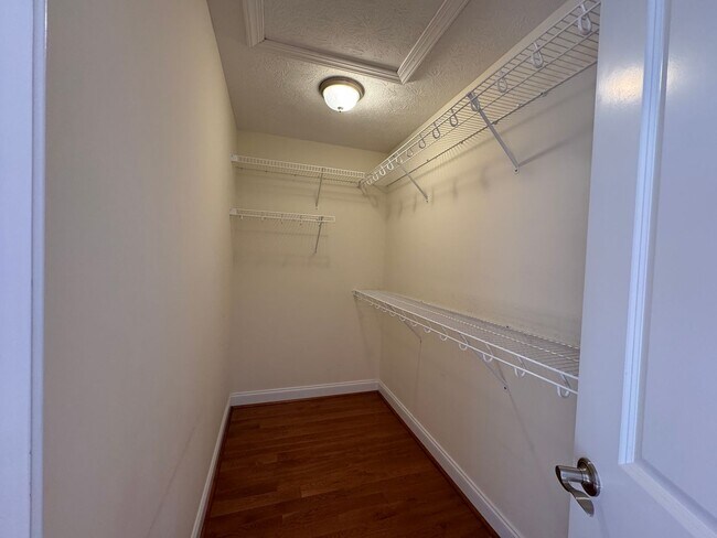 Building Photo - Beautiful Townhome in Spring Oaks!