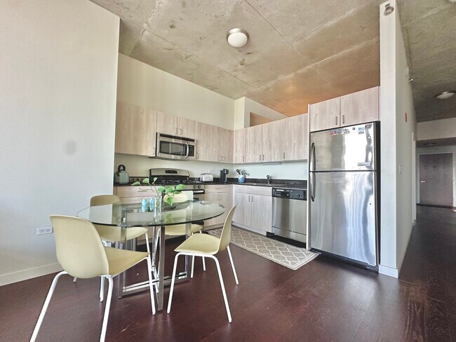 Building Photo - 235 W Van Buren St