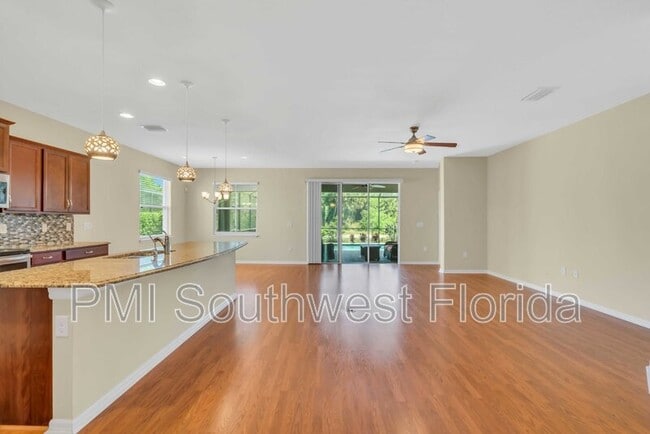 Building Photo - 2844 Esmeralda Dr