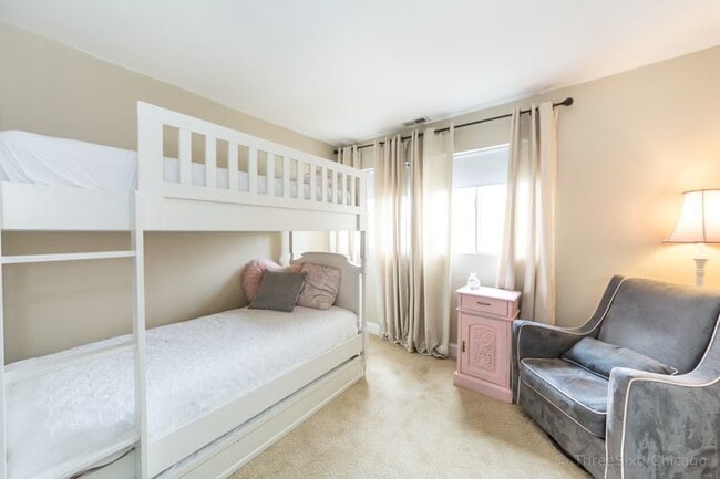 Building Photo - 1180 S Plymouth Ct