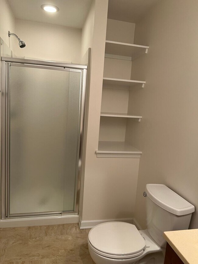 Building Photo - Sought after Idlewild Community