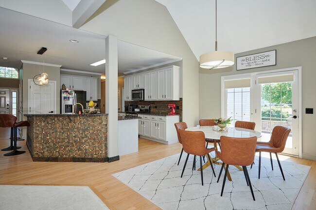 Building Photo - 26300 W Chatham Dr
