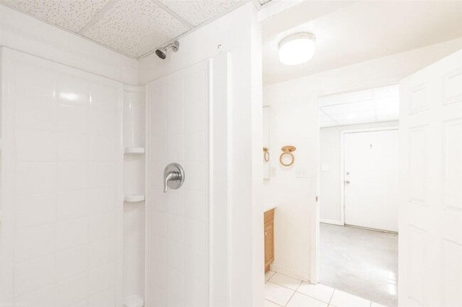 Building Photo - 601 Broce Dr