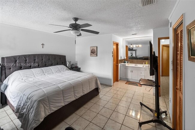 Building Photo - 5274 SW 145th Ave