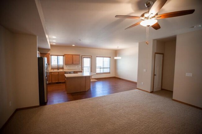 Building Photo - 3 bedroom in Iowa City IA 52246