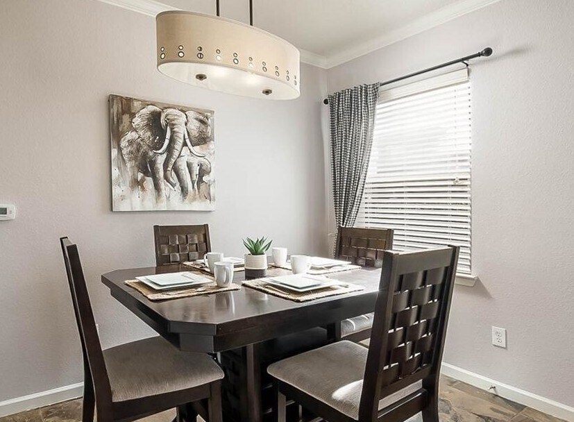 Building Photo - 600 13th St E