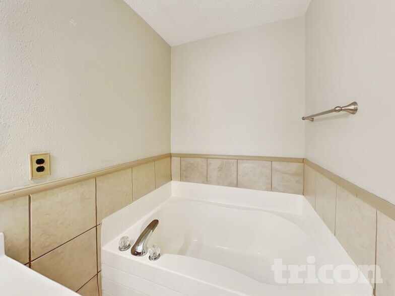 Building Photo - 10655 Sterling Apple Dr