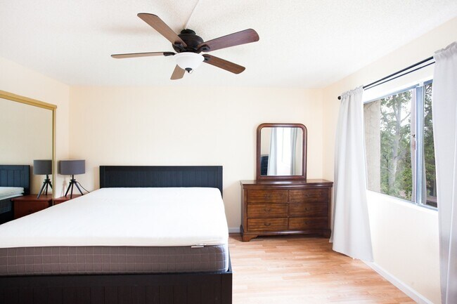 Building Photo - Furnished Condo in Desirable Community in ...