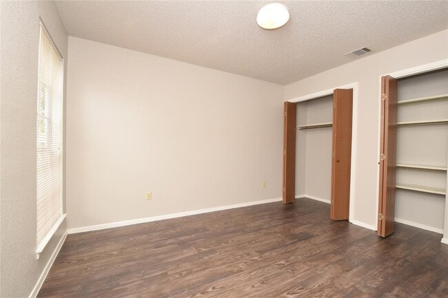 Building Photo - 12309 Dellrey Dr