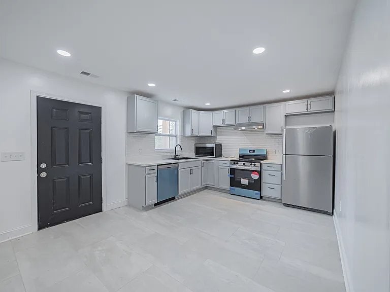 Building Photo - 825 Market St