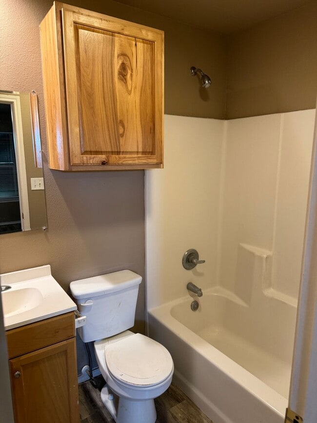 Building Photo - Fenced Backyard Garage *sec 8 approved*