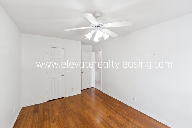 Building Photo - 1305 W Quincy St