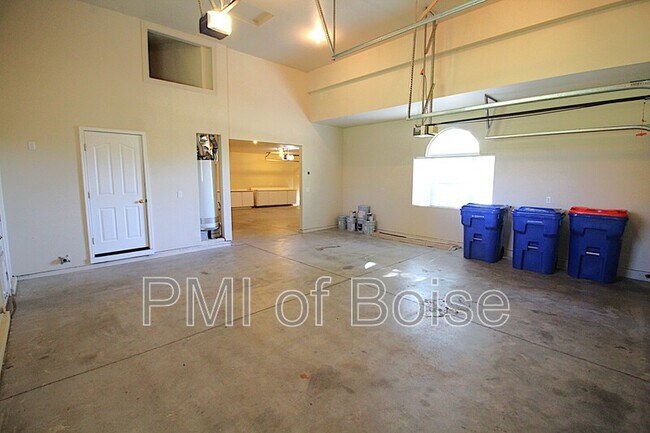 Building Photo - 85 S Linder Rd