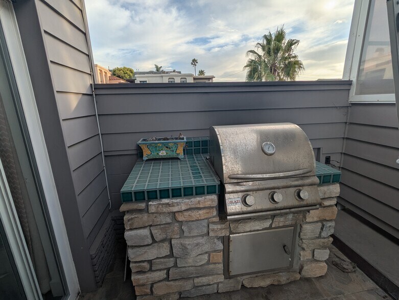 Building Photo - 3604 Alma Ave