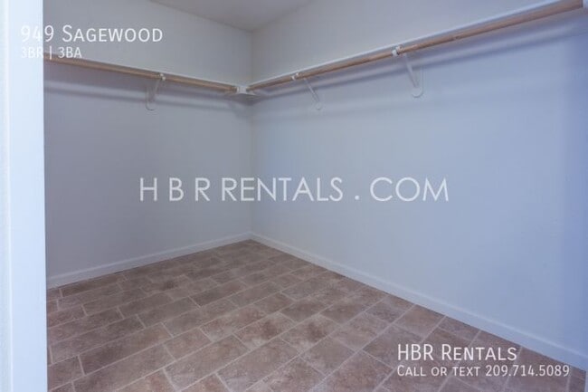 Building Photo - 949 Sagewood-