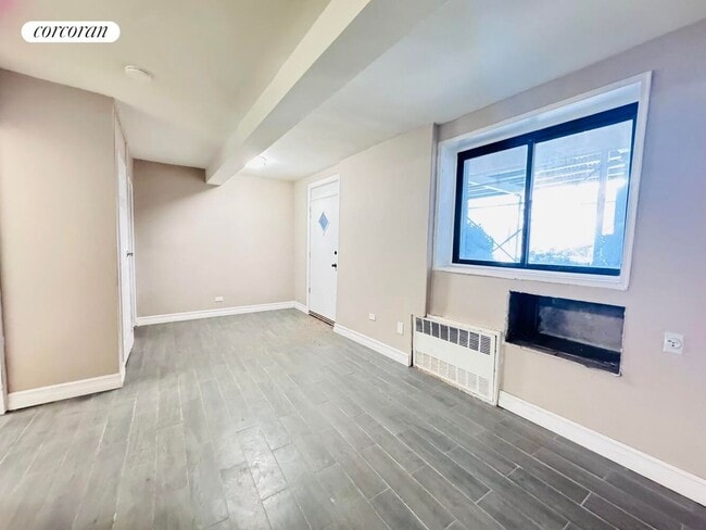 Building Photo - 2121 Shore Pkwy