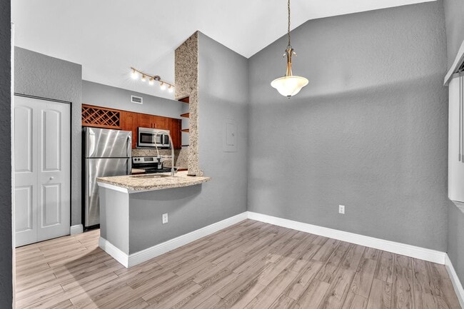 Building Photo - 2803 N Oakland Forest Dr