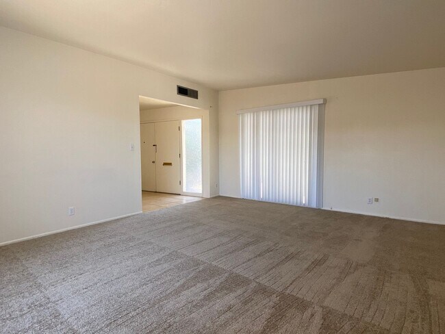 Building Photo - Scottsdale 4 Bed. 1.75 Bath located In Tow...