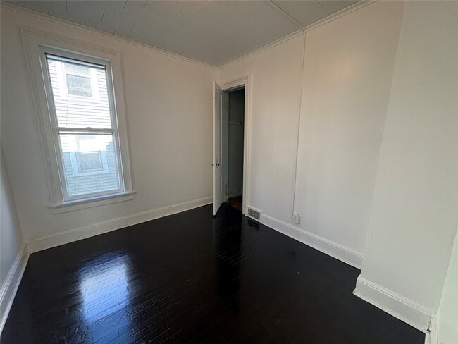 Building Photo - 86 Conklin Ave