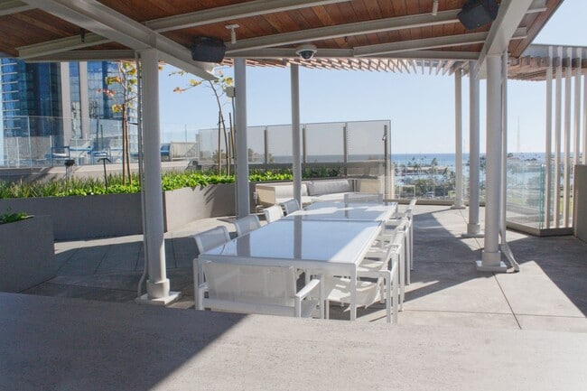 Building Photo - Central AC. Two Swimming Pools. Ocean view...