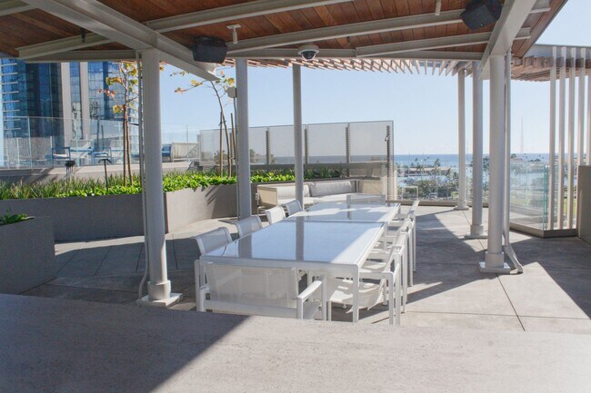 Building Photo - Central AC. Two Swimming Pools. Ocean view. (RRLLC)