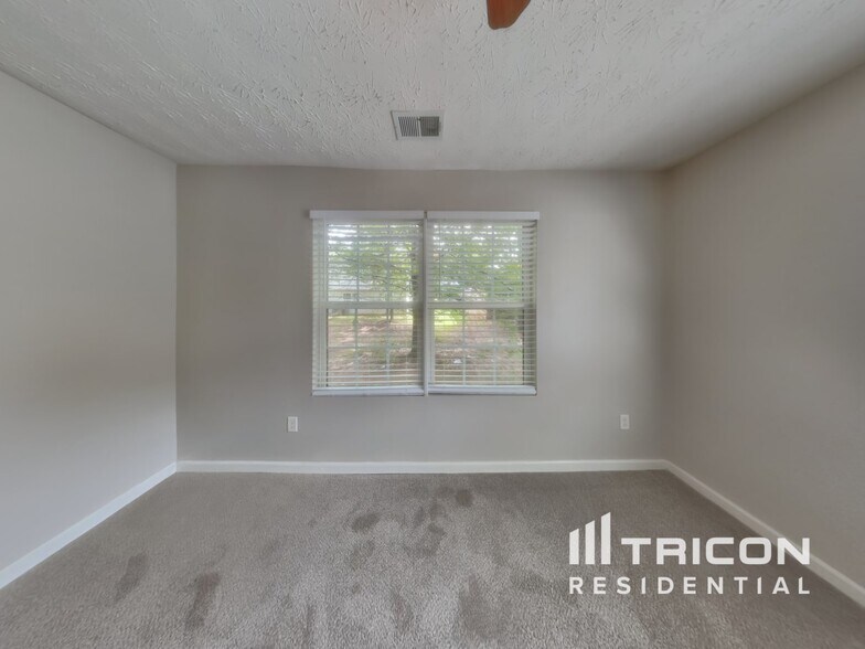 Building Photo - 484 Cathedral Dr